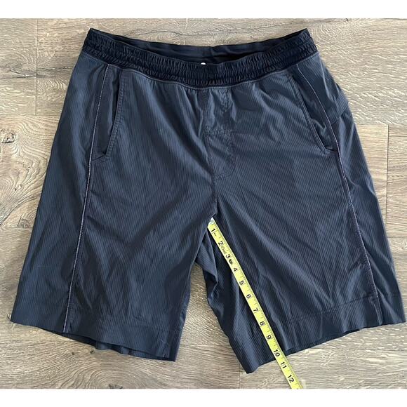 Lululemon Men’s Athletic Shorts Size Medium ~ Gray - Picture 7 of 8